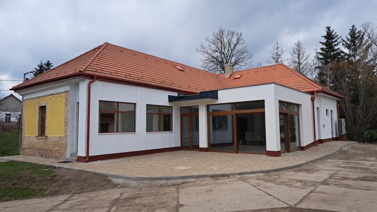 Ifjúsági ház, parókia, templom